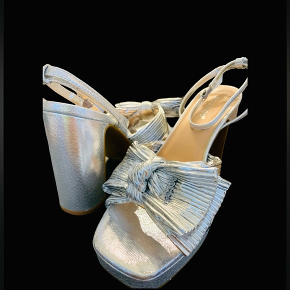 *NEW* BAMBOO Silver She’s A Treasure Heels Size 8.5 - Picture 9 of 10